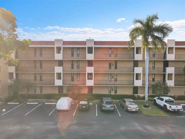 6008 Coral Lake Dr 108, Margate, FL 33063