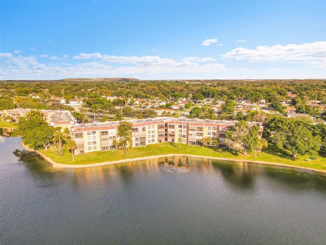 6008 Coral Lake Dr 108, Margate, FL 33063