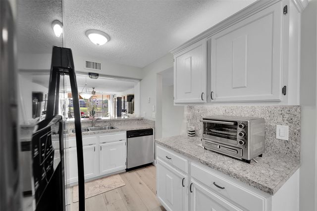 6008 Coral Lake Dr 108, Margate, FL 33063