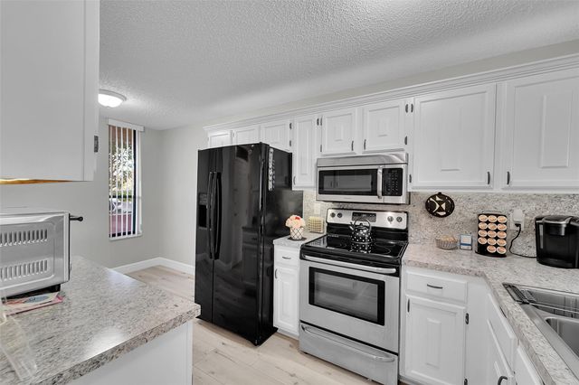 6008 Coral Lake Dr 108, Margate, FL 33063