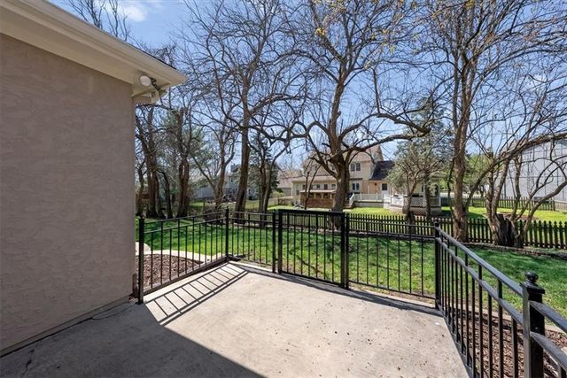 4130 SW Minnesota Drive, Lee's Summit, MO 64082