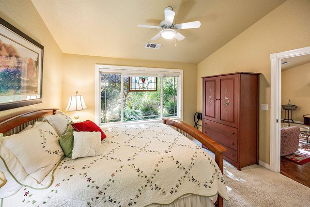 327 Whitestone Drive, Grants Pass, OR 97527