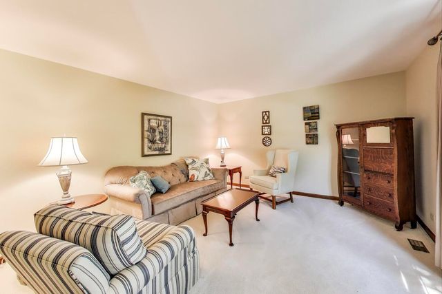 829 Shiloh Circle, Naperville, IL 60540
