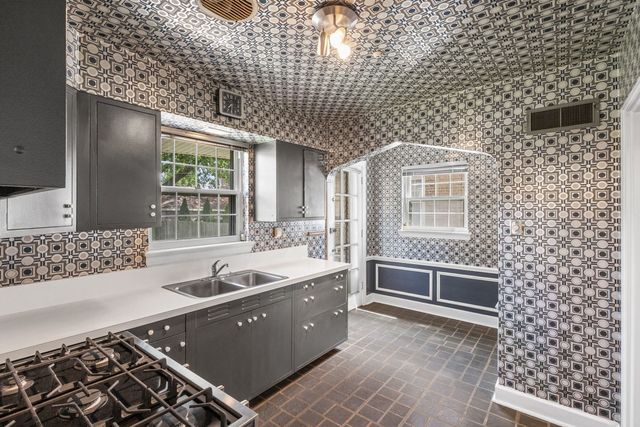1619 N New England Avenue, Chicago, IL 60707