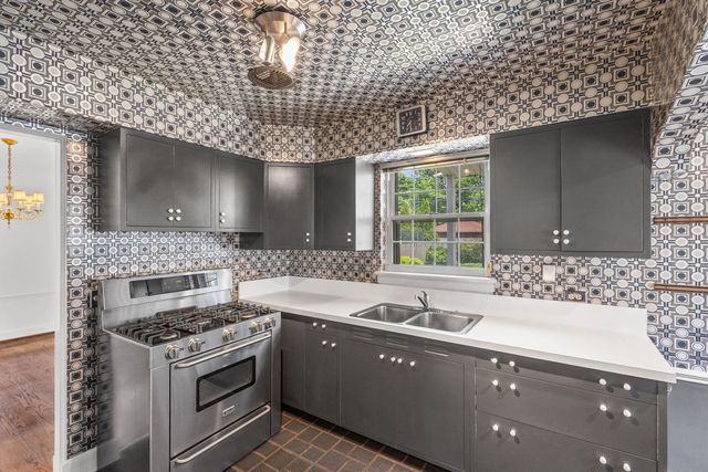1619 N New England Avenue, Chicago, IL 60707