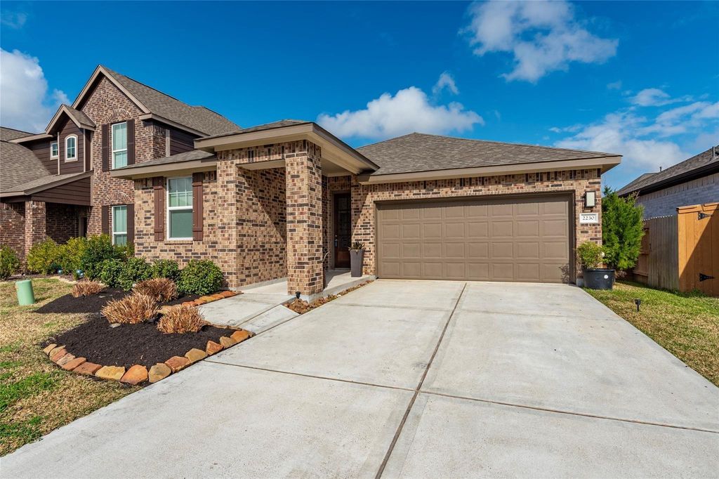 2230 Sand Lily Drive, Texas City, TX 77568