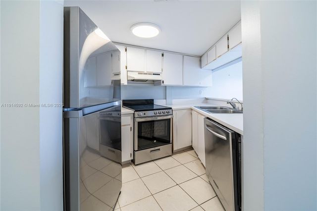 2600 Collins Ave 308, Miami Beach, FL 33140