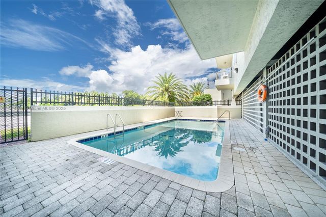 2600 Collins Ave 308, Miami Beach, FL 33140