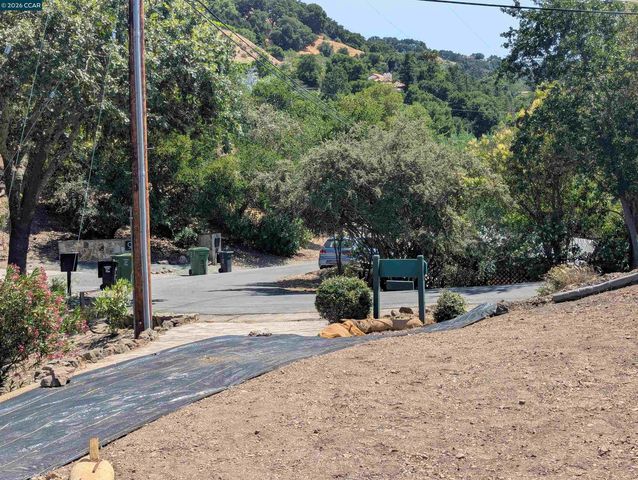 13 St James Court, Orinda, CA 94563