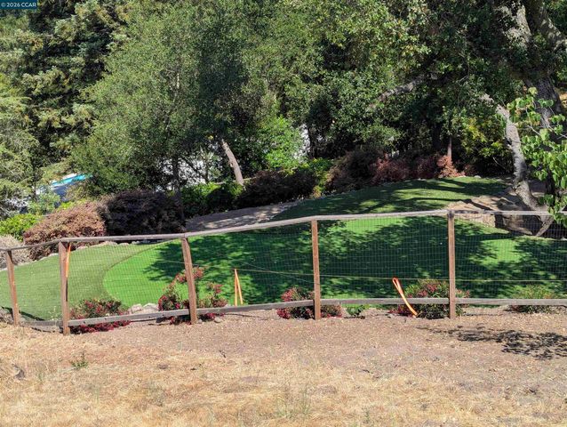 13 St James Court, Orinda, CA 94563