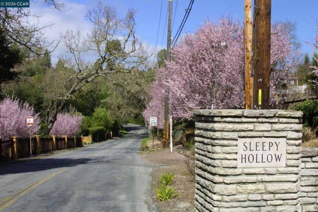 13 St James Court, Orinda, CA 94563