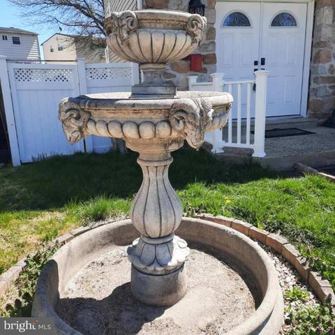 1984 KING ARTHUR RD, Philadelphia, PA 19116