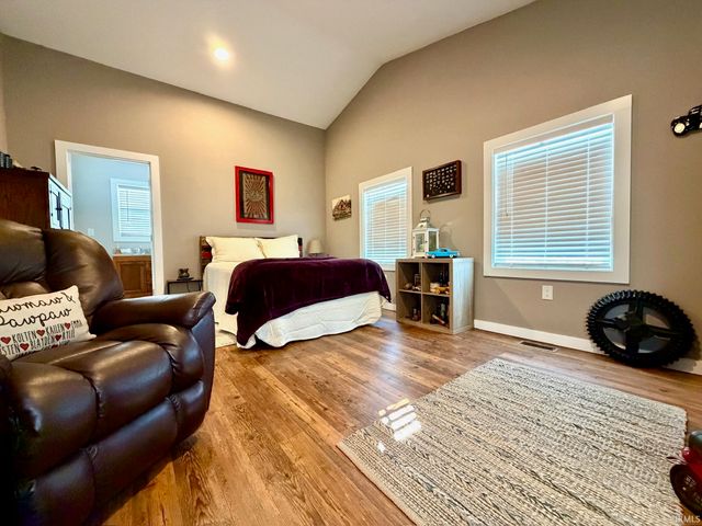 17 Eastview Court, Bedford, IN 47421