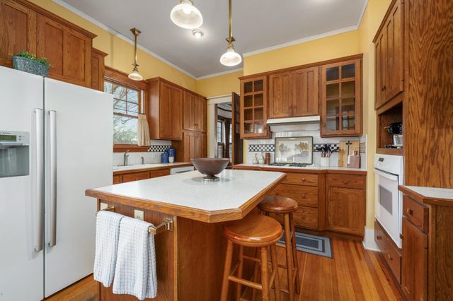 3342 Country Club Pl, Wichita, KS 67208