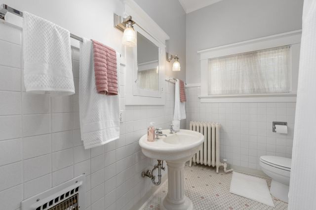 3342 Country Club Pl, Wichita, KS 67208