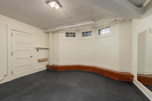 3342 Country Club Pl, Wichita, KS 67208