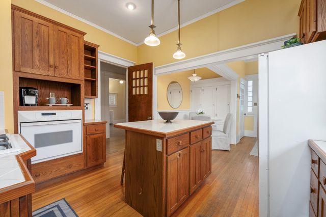 3342 Country Club Pl, Wichita, KS 67208