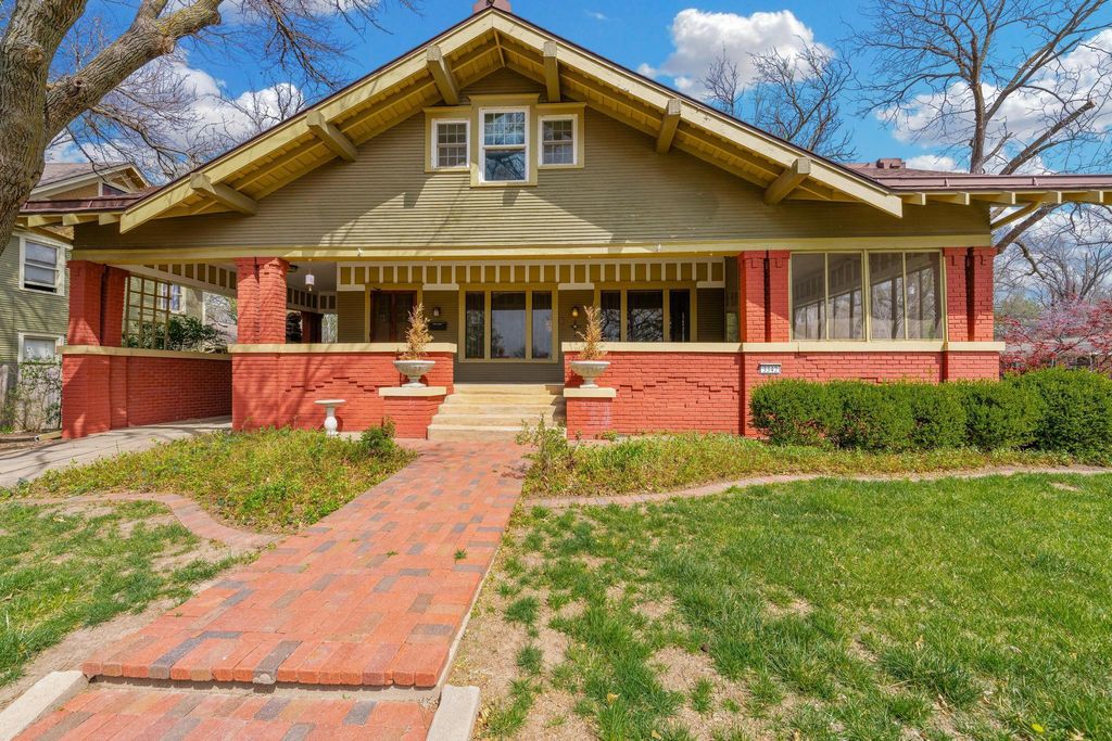 3342 Country Club Pl, Wichita, KS 67208