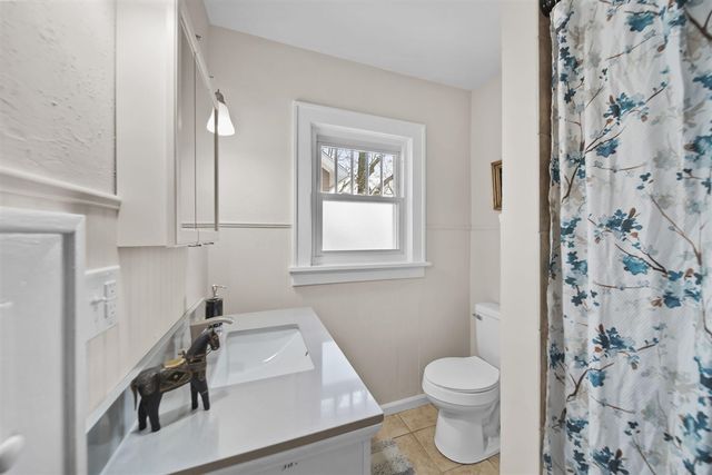 715 Woodlawn Avenue, Jackson, MI 49203