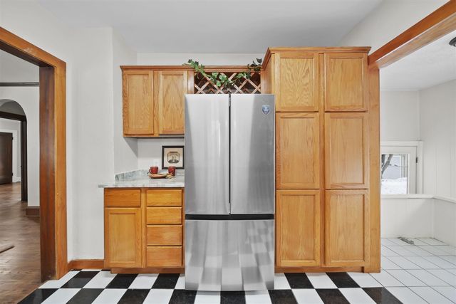 715 Woodlawn Avenue, Jackson, MI 49203