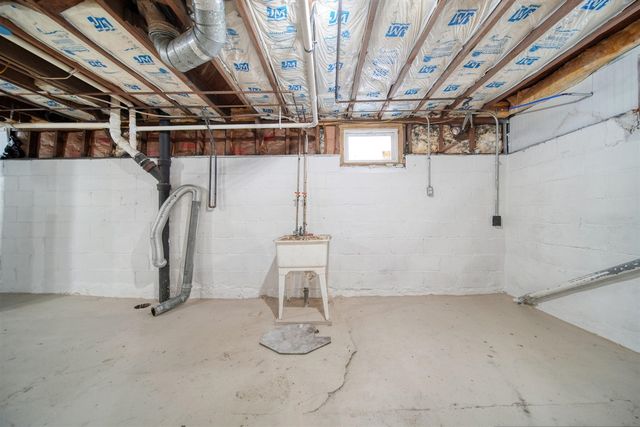 715 Woodlawn Avenue, Jackson, MI 49203