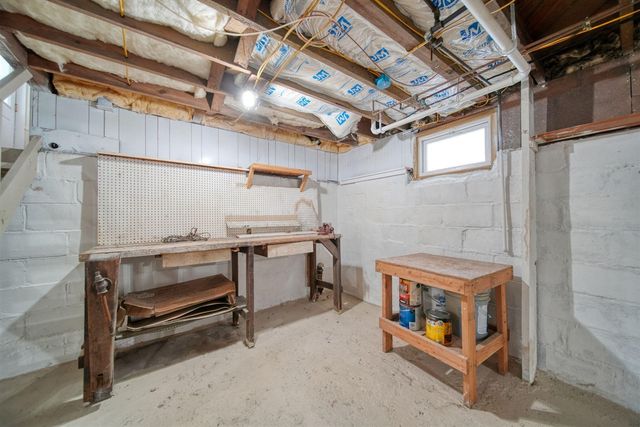 715 Woodlawn Avenue, Jackson, MI 49203