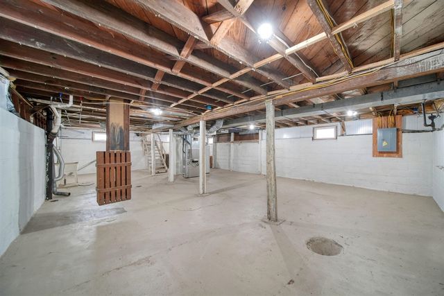 715 Woodlawn Avenue, Jackson, MI 49203