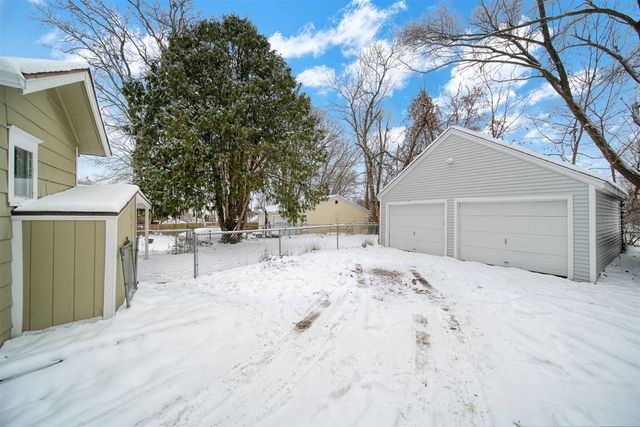 715 Woodlawn Avenue, Jackson, MI 49203