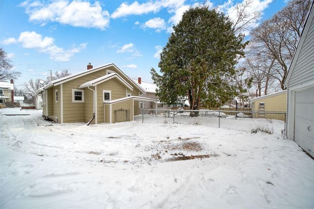 715 Woodlawn Avenue, Jackson, MI 49203