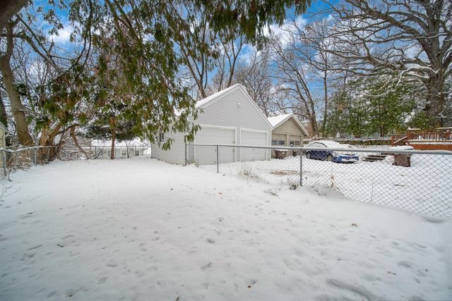 715 Woodlawn Avenue, Jackson, MI 49203