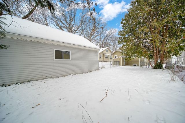 715 Woodlawn Avenue, Jackson, MI 49203