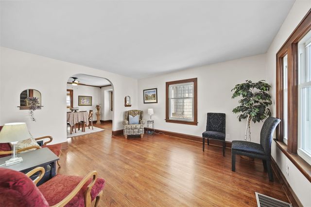 715 Woodlawn Avenue, Jackson, MI 49203