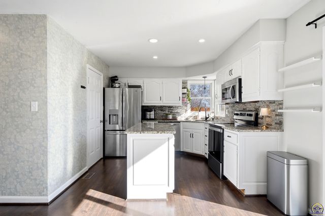 3456 SW Brandywine CT, Topeka, KS 66614