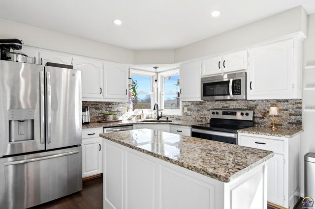 3456 SW Brandywine CT, Topeka, KS 66614