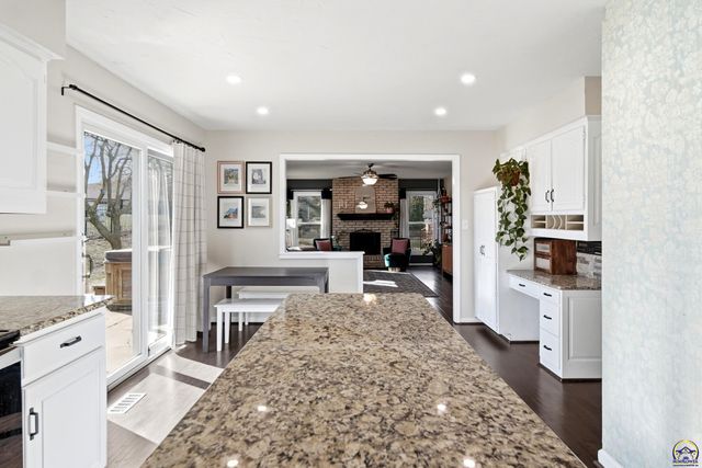 3456 SW Brandywine CT, Topeka, KS 66614