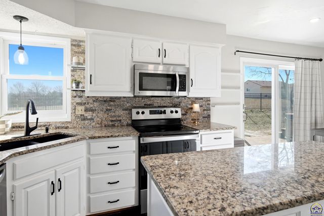 3456 SW Brandywine CT, Topeka, KS 66614