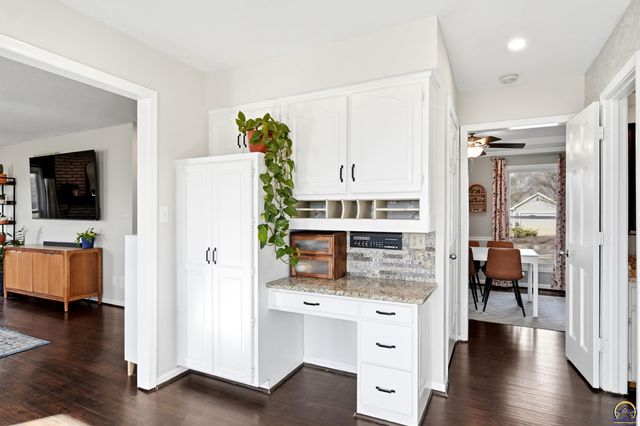 3456 SW Brandywine CT, Topeka, KS 66614