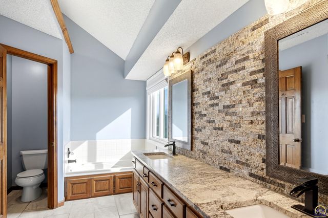 3456 SW Brandywine CT, Topeka, KS 66614