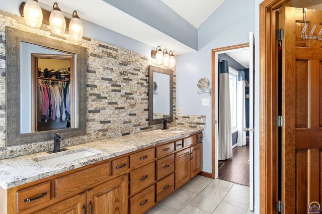 3456 SW Brandywine CT, Topeka, KS 66614