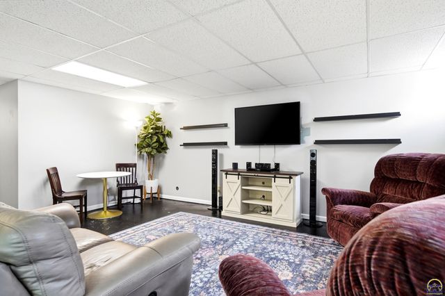 3456 SW Brandywine CT, Topeka, KS 66614