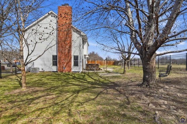 3456 SW Brandywine CT, Topeka, KS 66614