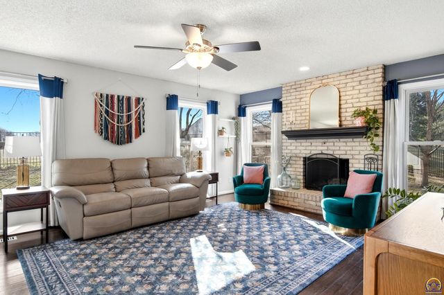 3456 SW Brandywine CT, Topeka, KS 66614