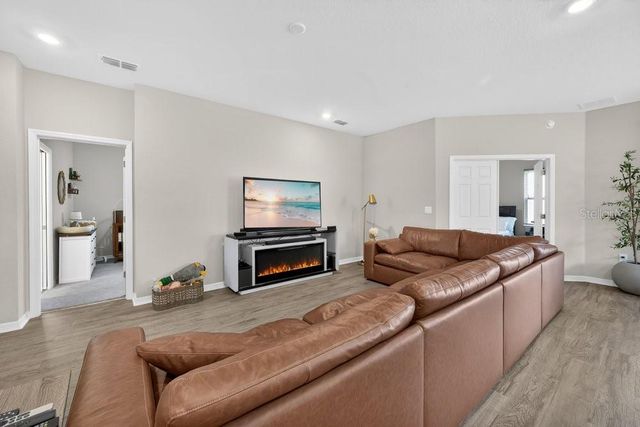 712 DAPHNE DRIVE, Polk City, FL 33868