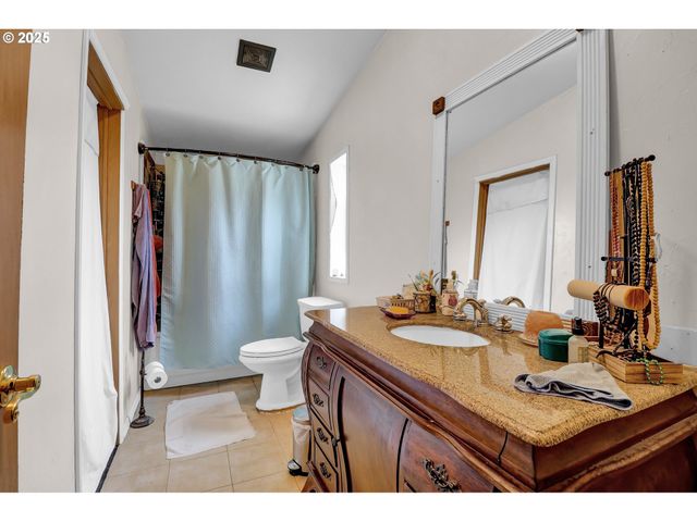 2570 Rosebay St, Eugene, OR 97402