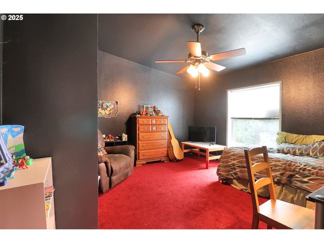 2570 Rosebay St, Eugene, OR 97402
