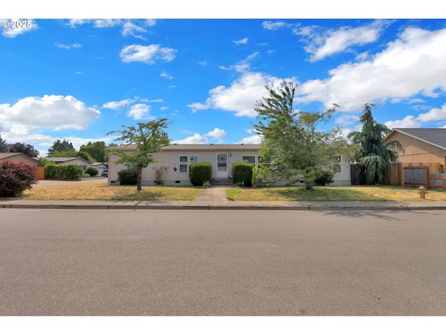2570 Rosebay St, Eugene, OR 97402