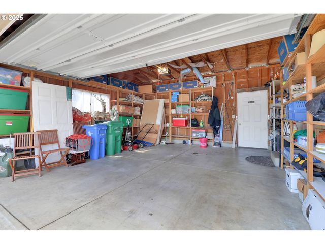 2570 Rosebay St, Eugene, OR 97402