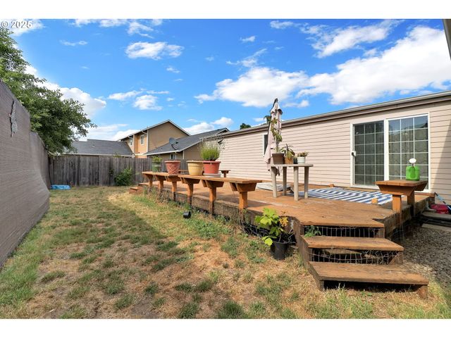 2570 Rosebay St, Eugene, OR 97402