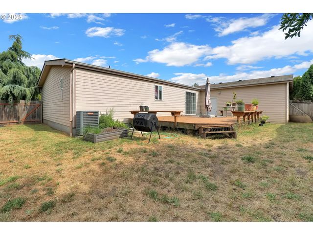 2570 Rosebay St, Eugene, OR 97402