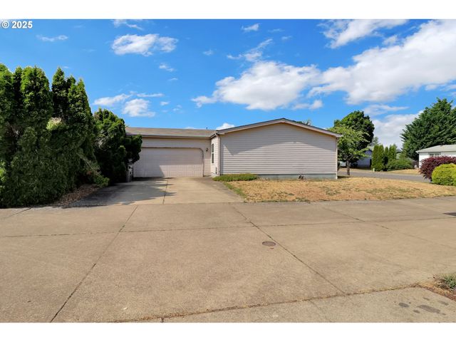 2570 Rosebay St, Eugene, OR 97402